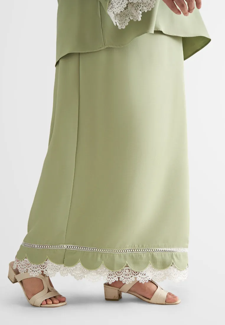 Lamisa Mandarin Collar Scallop Lace Kurung Set