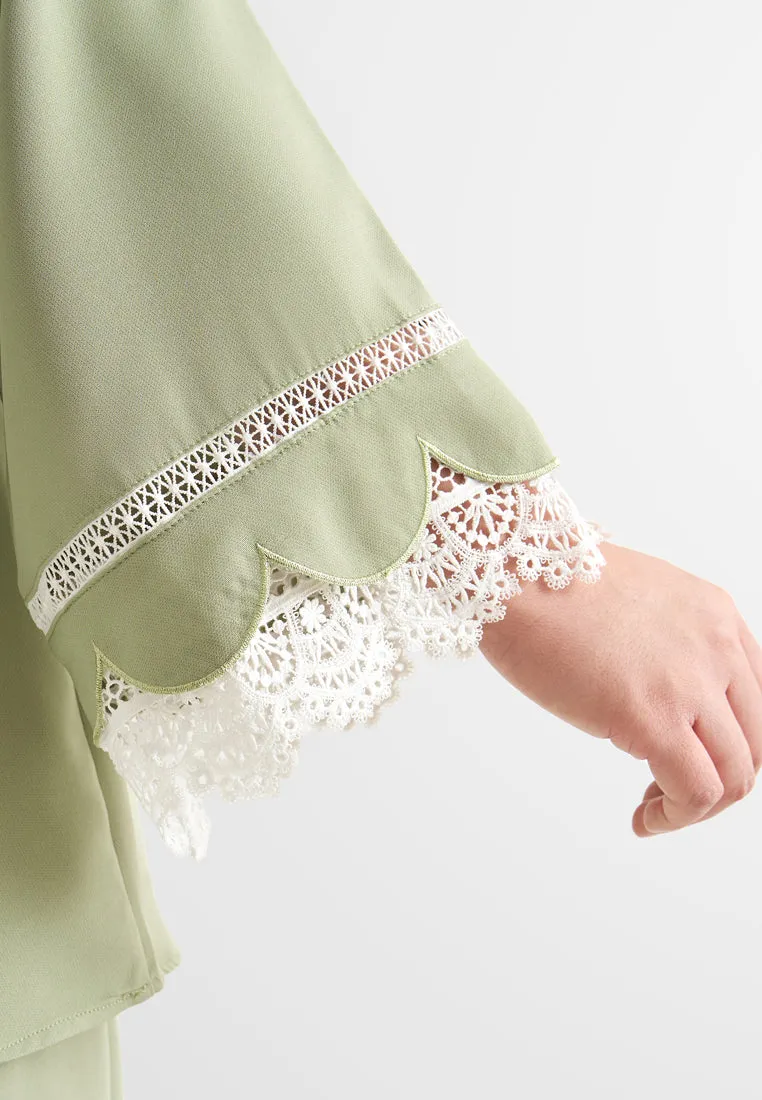 Lamisa Mandarin Collar Scallop Lace Kurung Set