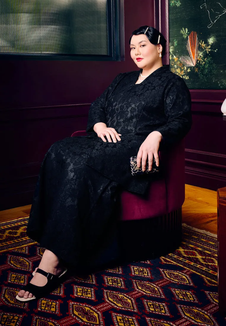 Maira Front Zip Lace Kebaya Nyonya