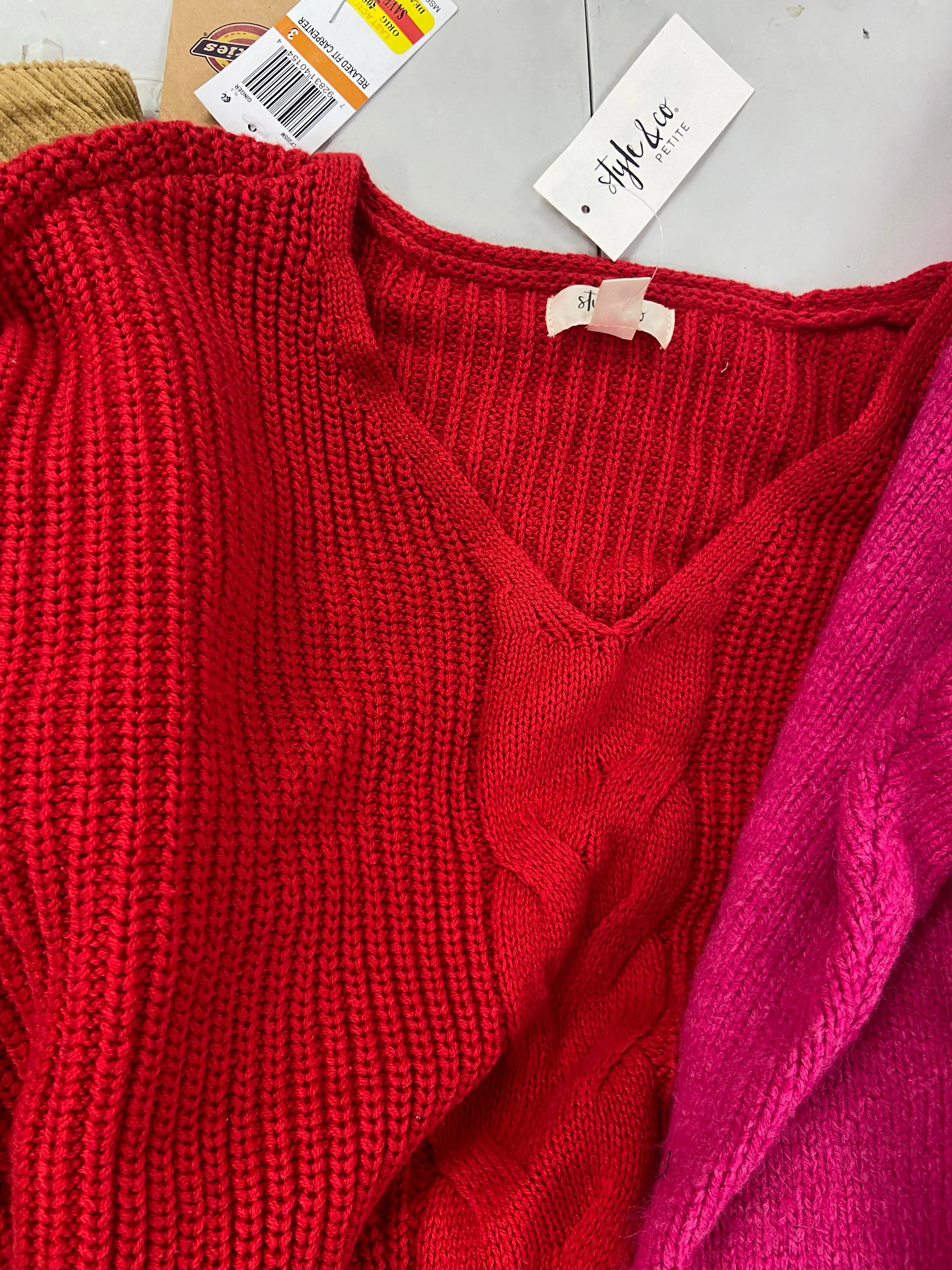 Women's Clothing Assorted Wholesale Lot, NORTH FACE, GUESS, FILA, DICKIES, VINCE CAMUTO, CALVIN KLEIN and more, 14 items, Shelf Pulls, MSRP $1,043
