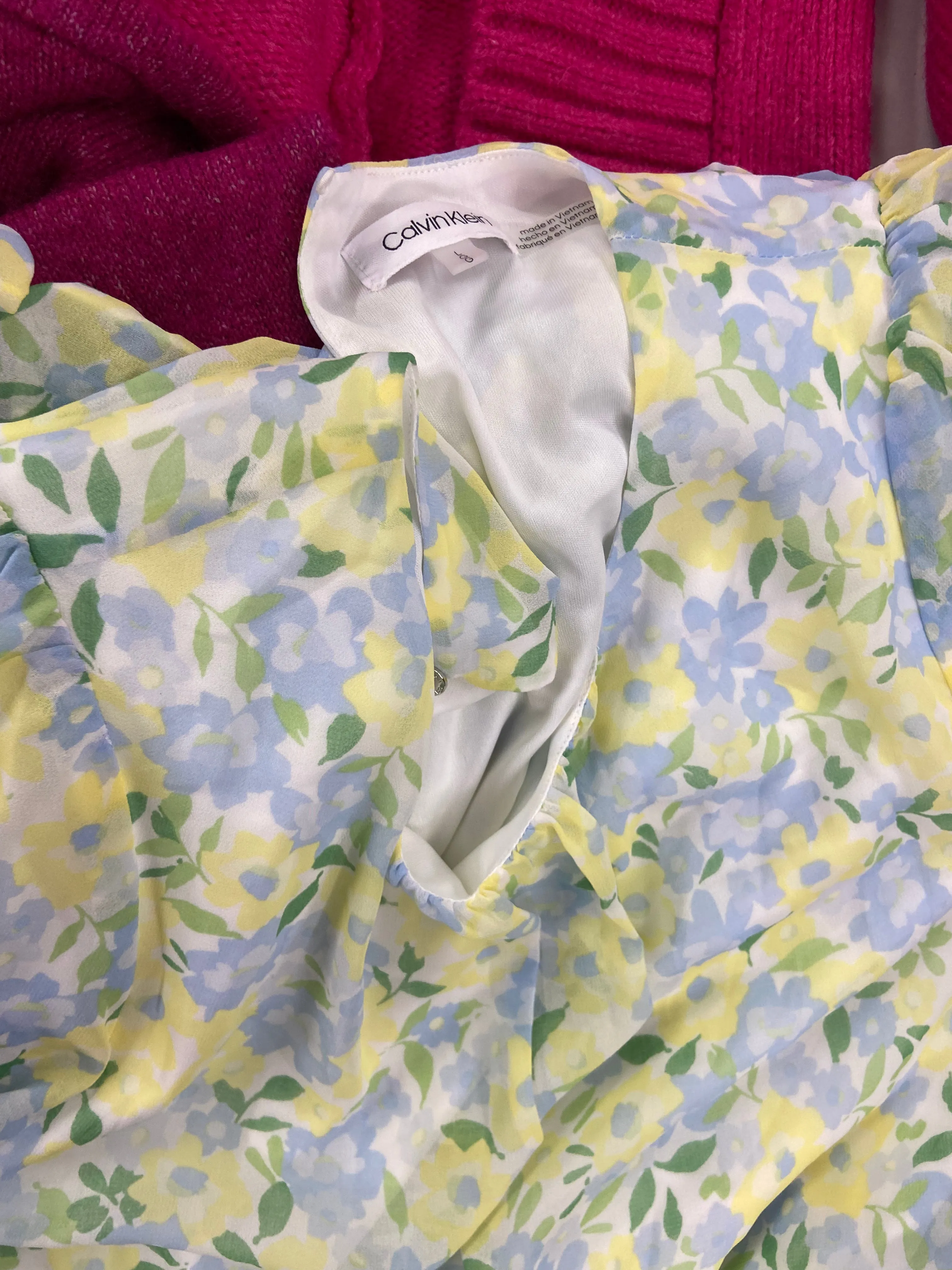 Women's Clothing Assorted Wholesale Lot, NORTH FACE, GUESS, FILA, DICKIES, VINCE CAMUTO, CALVIN KLEIN and more, 14 items, Shelf Pulls, MSRP $1,043