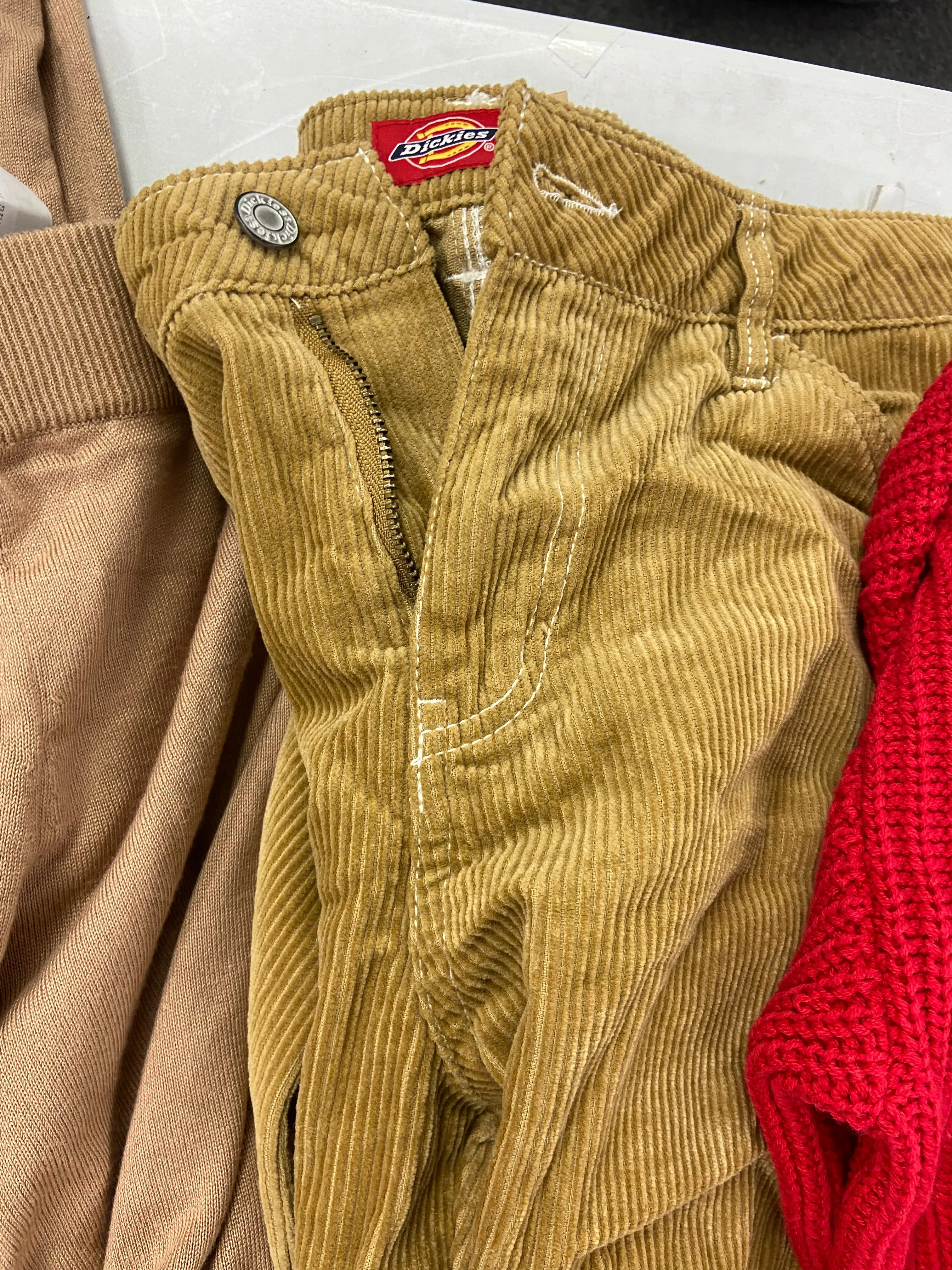 Women's Clothing Assorted Wholesale Lot, NORTH FACE, GUESS, FILA, DICKIES, VINCE CAMUTO, CALVIN KLEIN and more, 14 items, Shelf Pulls, MSRP $1,043